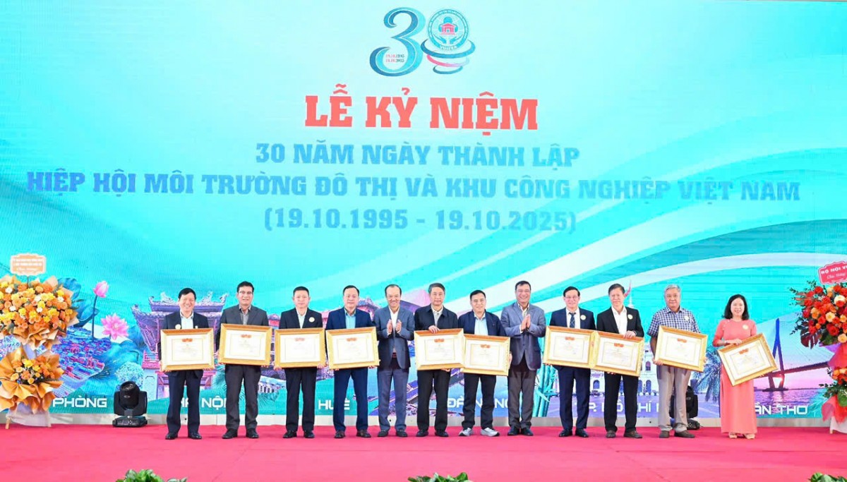 Hiệp hội Môi trường đô thị và Khu công nghiệp Việt Nam kỷ niệm 30 năm thành lập