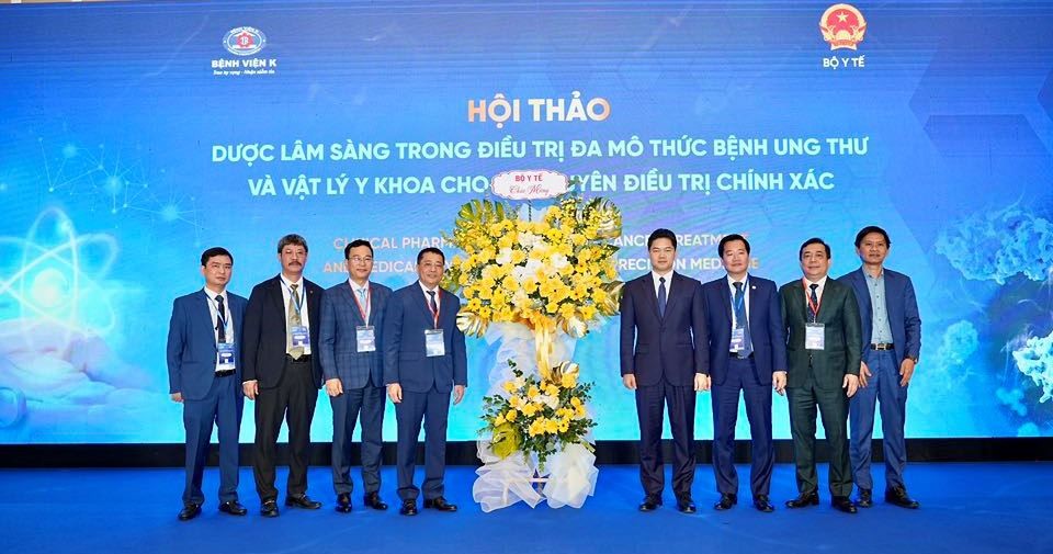 Ứng dụng hiệu quả dược lâm sàng và vật lý y khoa trong điều trị ung thư đa mô thức