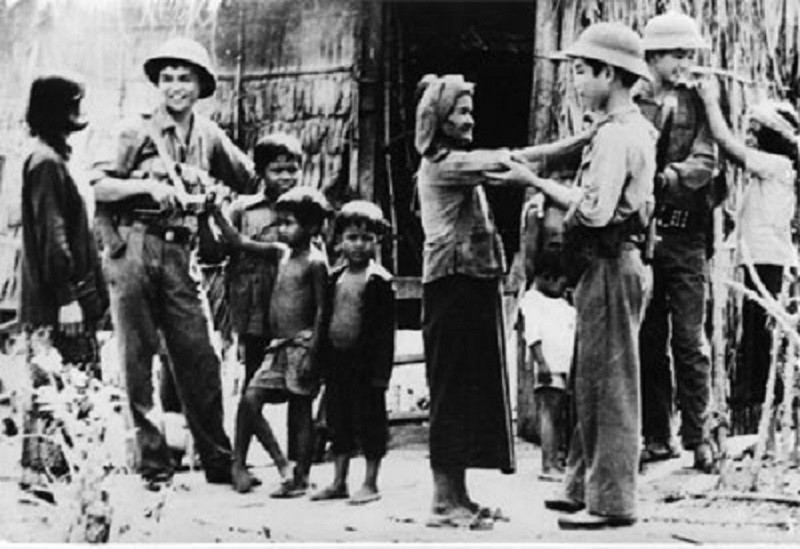 Quân đội nhân dân Việt Nam vững bước dưới cờ Đảng quang vinh