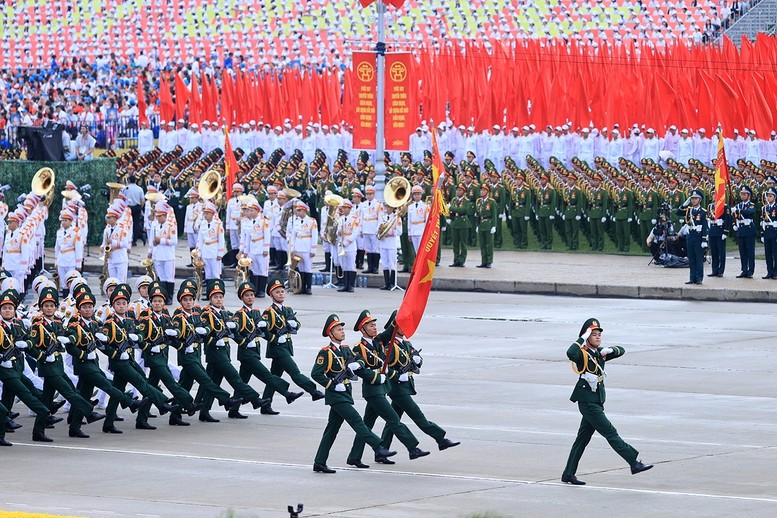 Quân đội nhân dân Việt Nam vững bước dưới cờ Đảng quang vinh