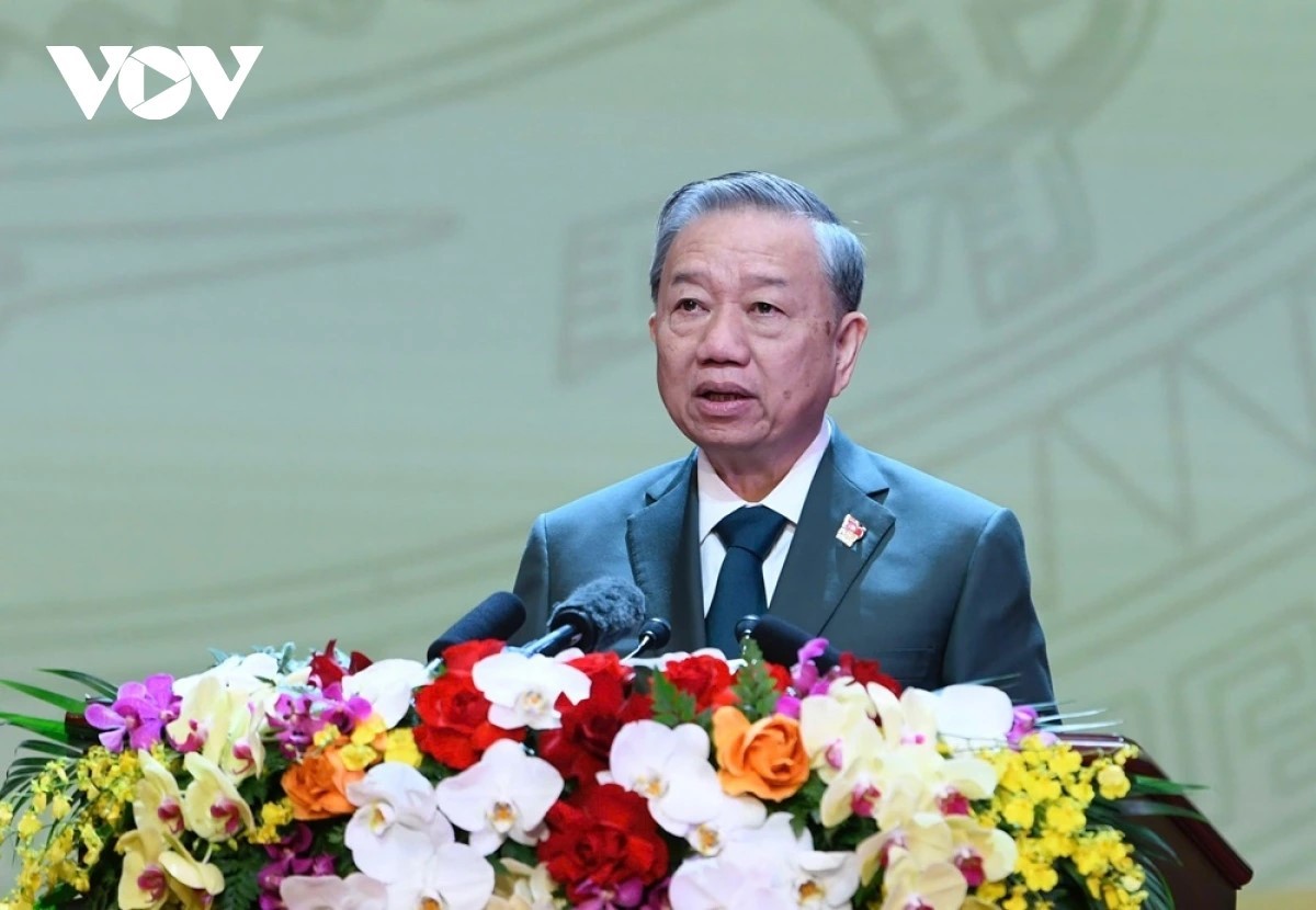 Quân đội nhân dân Việt Nam vững bước dưới cờ Đảng quang vinh