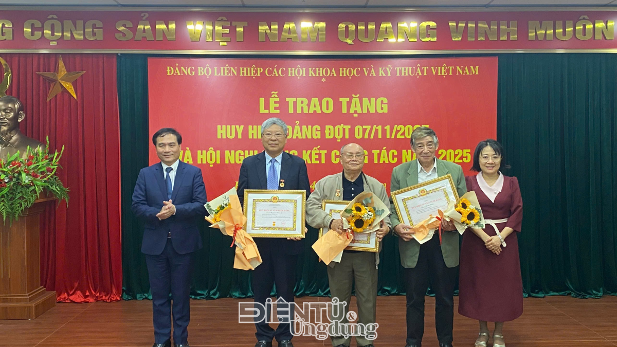 Chi bộ cơ quan Hội Vô tuyến - Điện tử Việt Nam hoàn thành xuất sắc nhiệm vụ năm 2025