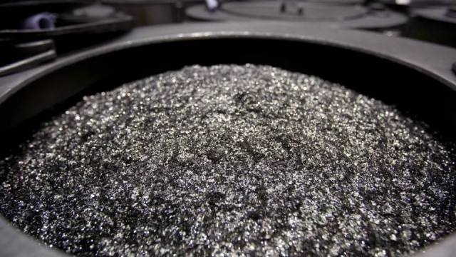 Phương Tây có phá được thế độc quyền nam châm đất hiếm của Trung Quốc?