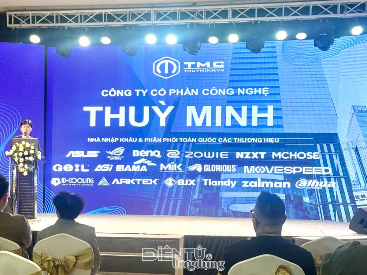 đại diện của Movespeed đã trực tiếp trao giấy chứng nhận ủy quyền phân phối cho ông Nguyễn Quốc Thái– Nhà sáng lập của TMC