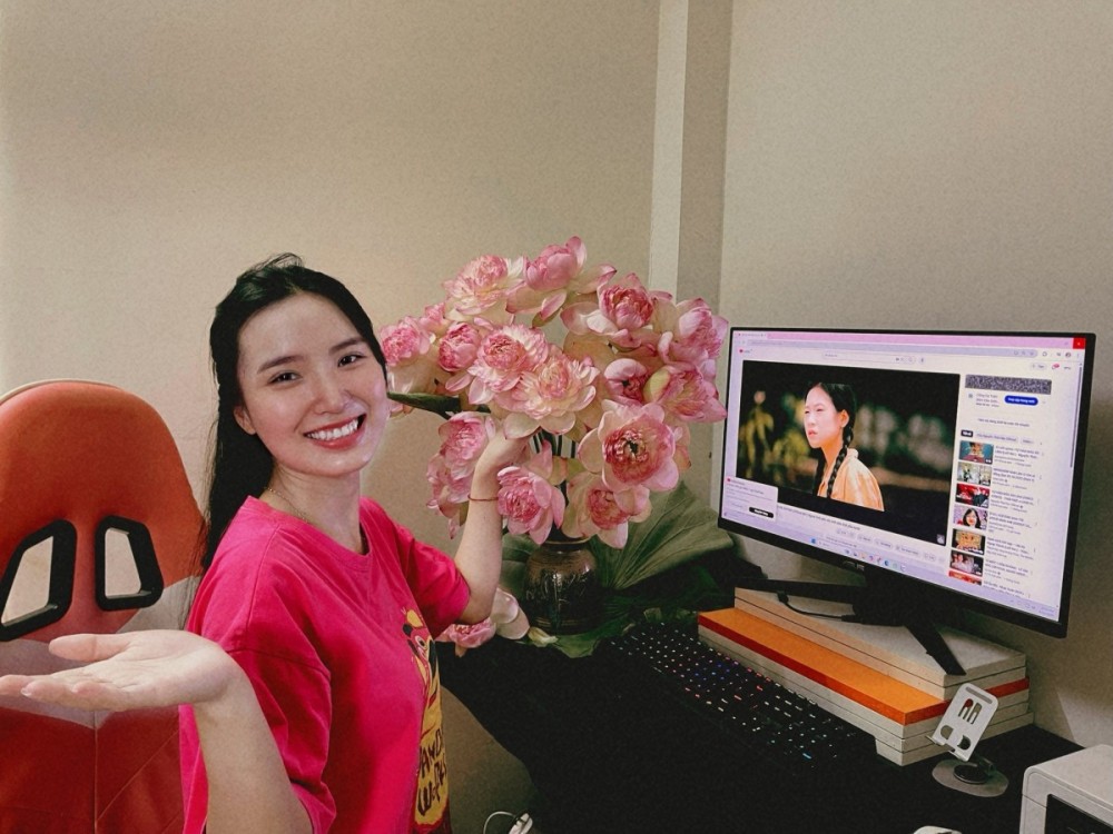 Một góc làm việc hàng ngày của Vân Anh khi chuẩn bị lên sóng