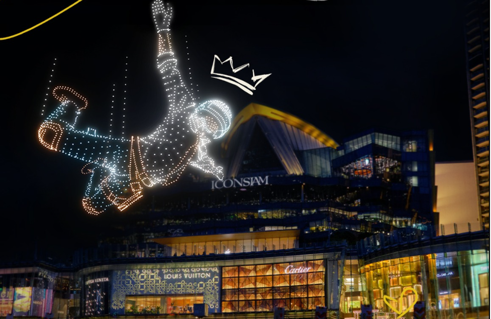 Để chào mừng giải 2025 PMGC, Bangkok đã lần đầu thực hiện một màn trình diễn ánh sáng bằng drone lớn nhất từ trước đến nay.