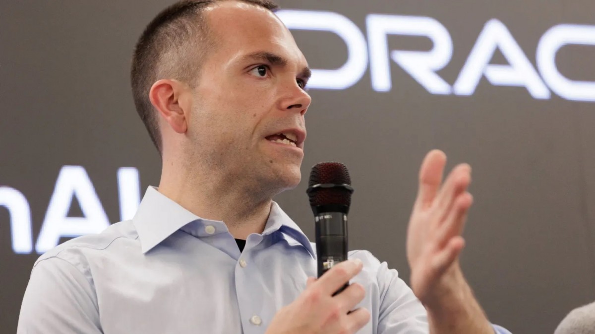 Cổ phiếu Oracle lao dốc mạnh nhất kể từ năm 2001, thử thách đầu tiên với các CEO mới trong cuộc đua AI