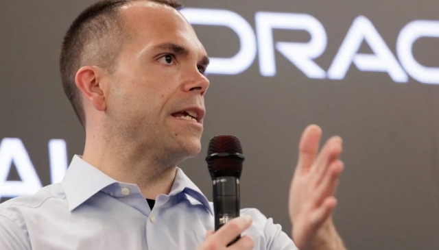 Cổ phiếu Oracle lao dốc mạnh nhất kể từ năm 2001, thử thách đầu tiên với các CEO mới trong cuộc đua AI