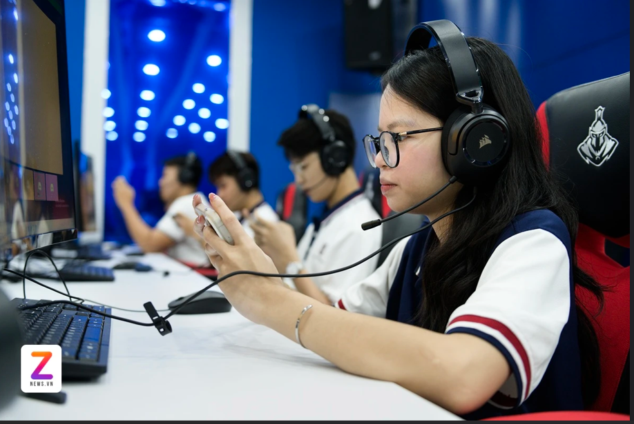 Nguyễn Thanh Duyên (sinh viên năm hai ngành Luật Kinh tế, Đại học Ngân hàng TP.HCM) là người vừa cùng đồng đội giành huy chương vàng eSports tại SEA Games 33. Nguồn: Znews.