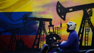 Giá dầu thô giảm nhẹ giữa bất ổn chính trị tại Venezuela vụ bắt giữ Tổng thống Maduro