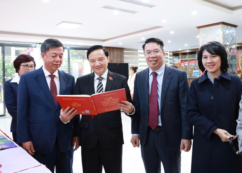 Ra mắt cuốn sách '80 năm Quốc hội Việt Nam - Những dấu ấn lịch sử'