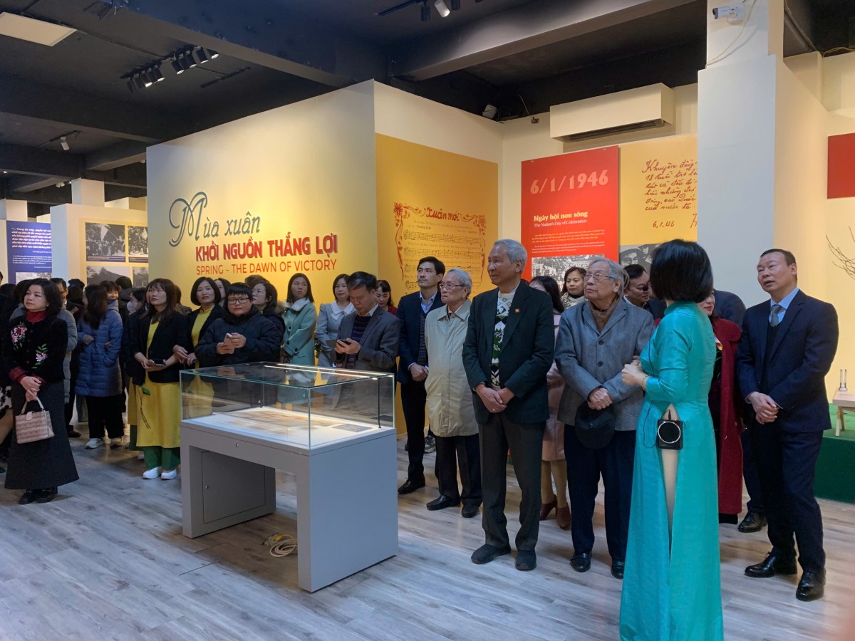 Hơn 150 tài liệu, hiện vật quý được giới thiệu tại trưng bày ‘Mùa Xuân – Khởi nguồn thắng lợi’