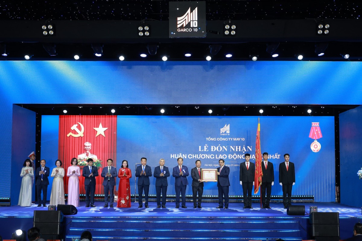 Tổng Công ty May 10 đón nhận Huân chương Lao động hạng Nhất