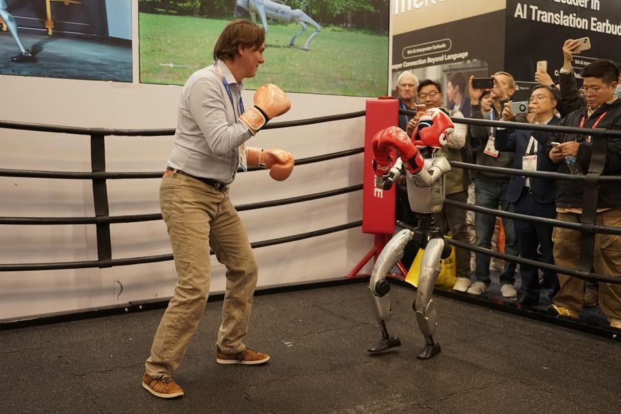 Các công ty công nghệ dẫn đầu làn sóng AI mã nguồn mở tại CES 2026