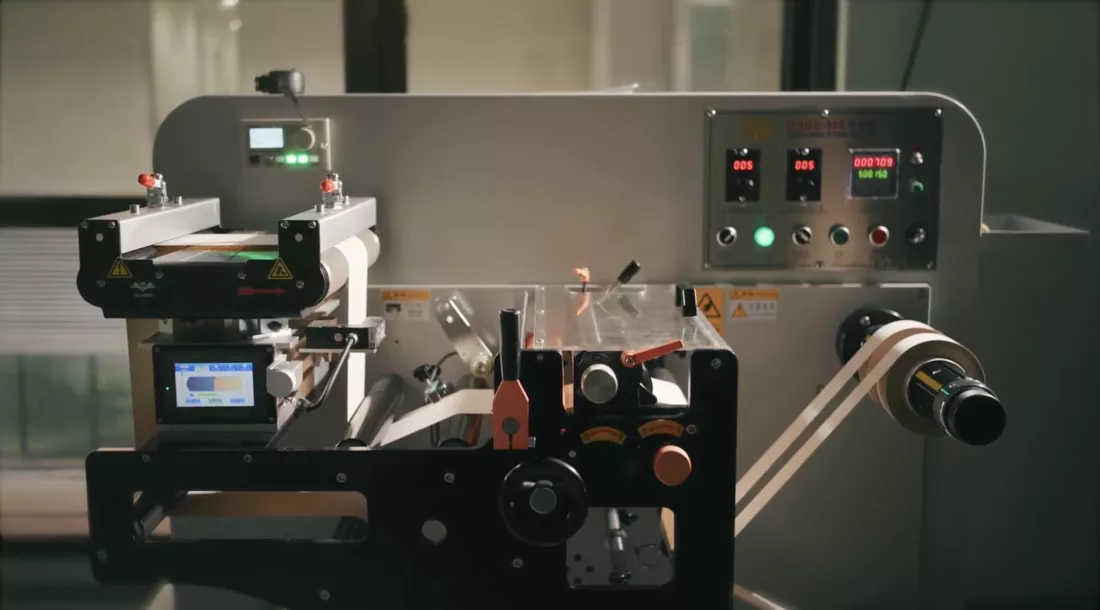 Pin giấy được sản xuất từ vật liệu có nguồn gốc là các loài thực vật bản địa Pin giấy được sản xuất từ vật liệu có nguồn gốc là các loài thực vật bản địa