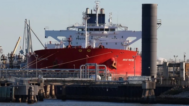 Giá dầu Venezuela tăng 30%