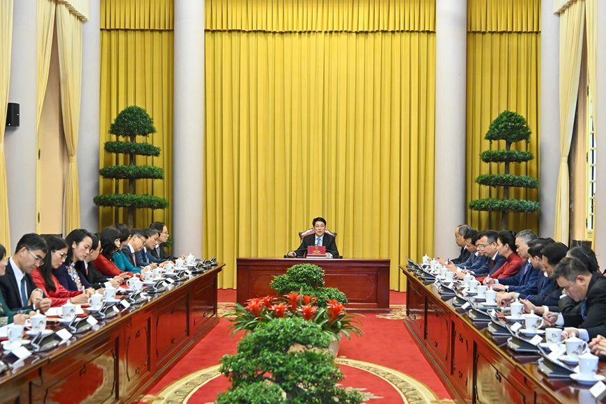 Chủ tịch nước Lương Cường phát biểu giao nhiệm vụ cho các Đại sứ. 