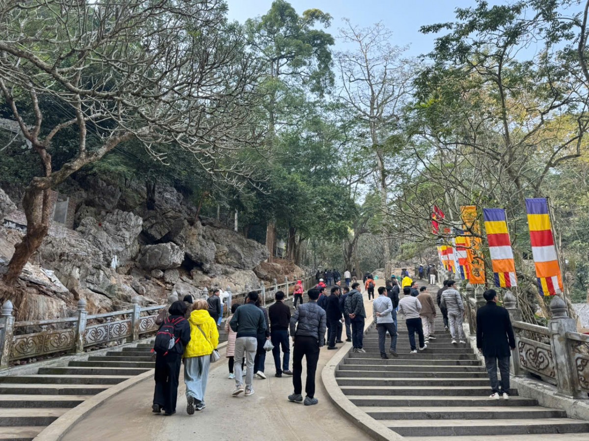 Ứng dụng công nghệ số, AI trong tổ chức Lễ hội Chùa Hương 2026