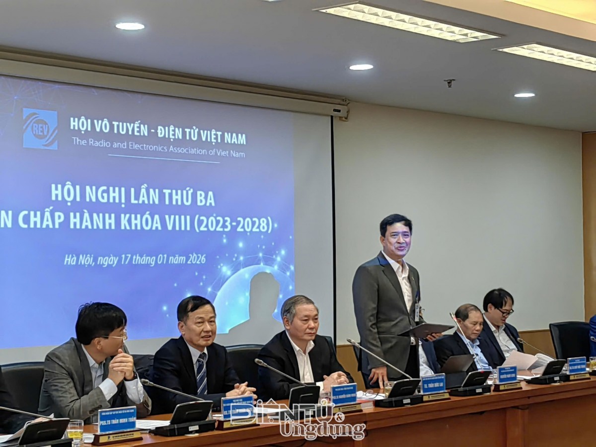 Ông Nguyễn Nam Long, Phó Tổng Giám đốc Tập đoàn Bưu chính Viễn thông Việt, Phó chủ tịch Hội Vô tuyến - Điện tử Việt Nam