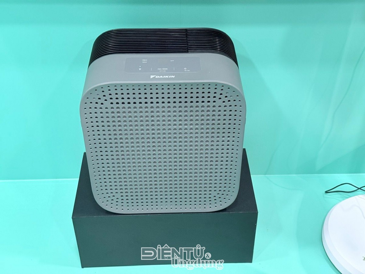 điều hòa không khí AIR CREATOR AC với thiết kế tối giản, siêu mỏng (185 mm) và tích hợp công nghệ kiểm soát không khí tiên tiến với 3 mức điều khiển độ ẩm