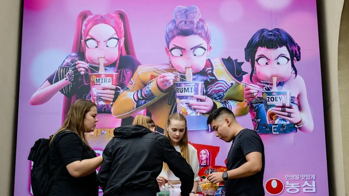 Mì cay phô mai, Buldak và “cơn sốt” K-Food: Vì sao thế giới mê đồ ăn Hàn Quốc?