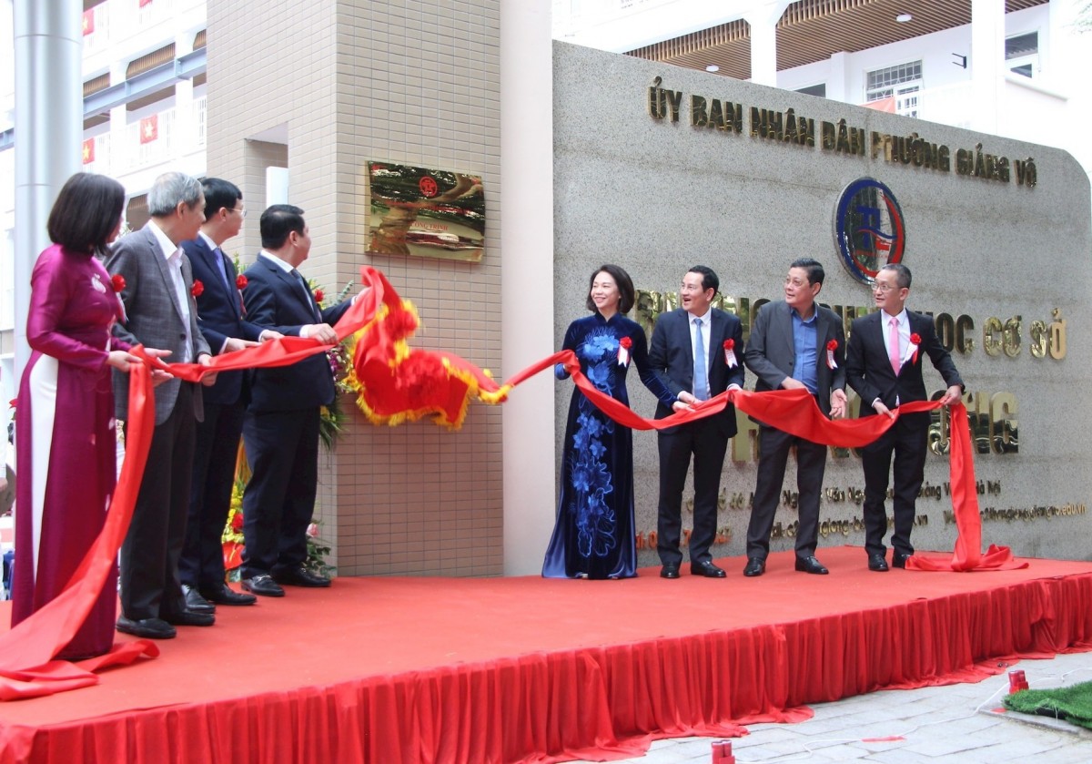 Hà Nội: Phường Giảng Võ gắn biển công trình trường học chào mừng Đại hội XIV của Đảng