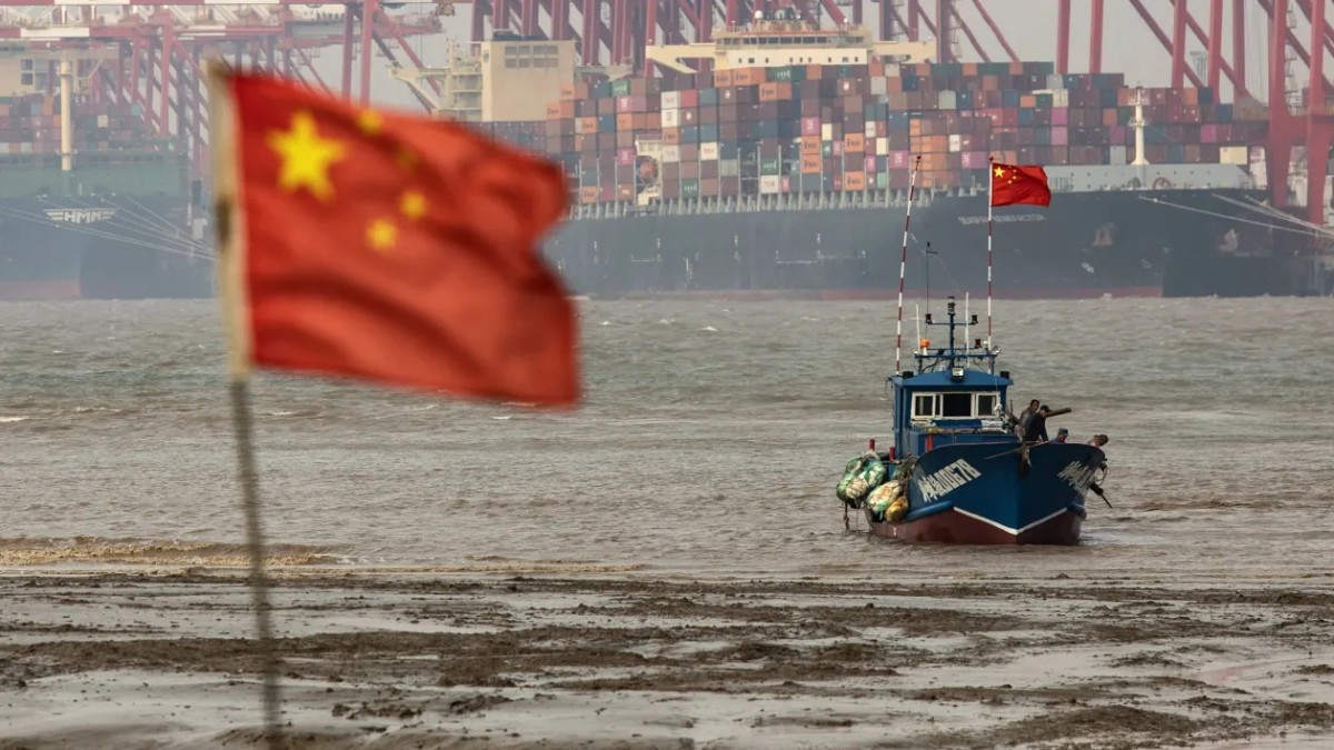 Thị trường chứng khoán Trung Quốc “quá nóng”: Khối lượng giao dịch lập đỉnh lịch sử, nhà quản lý ra tay siết đòn bẩy