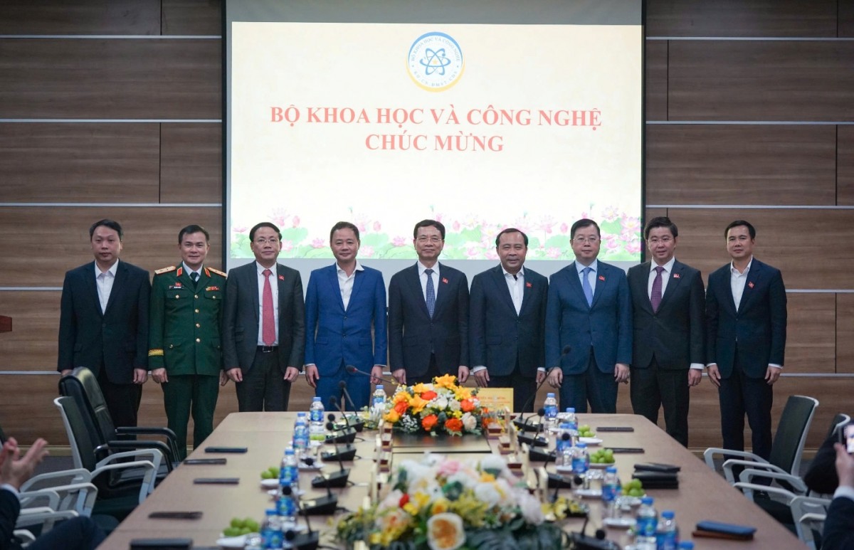 Bộ Khoa học và Công nghệ chúc mừng các đồng chí Ủy viên Trung ương Đảng trưởng thành từ ngành