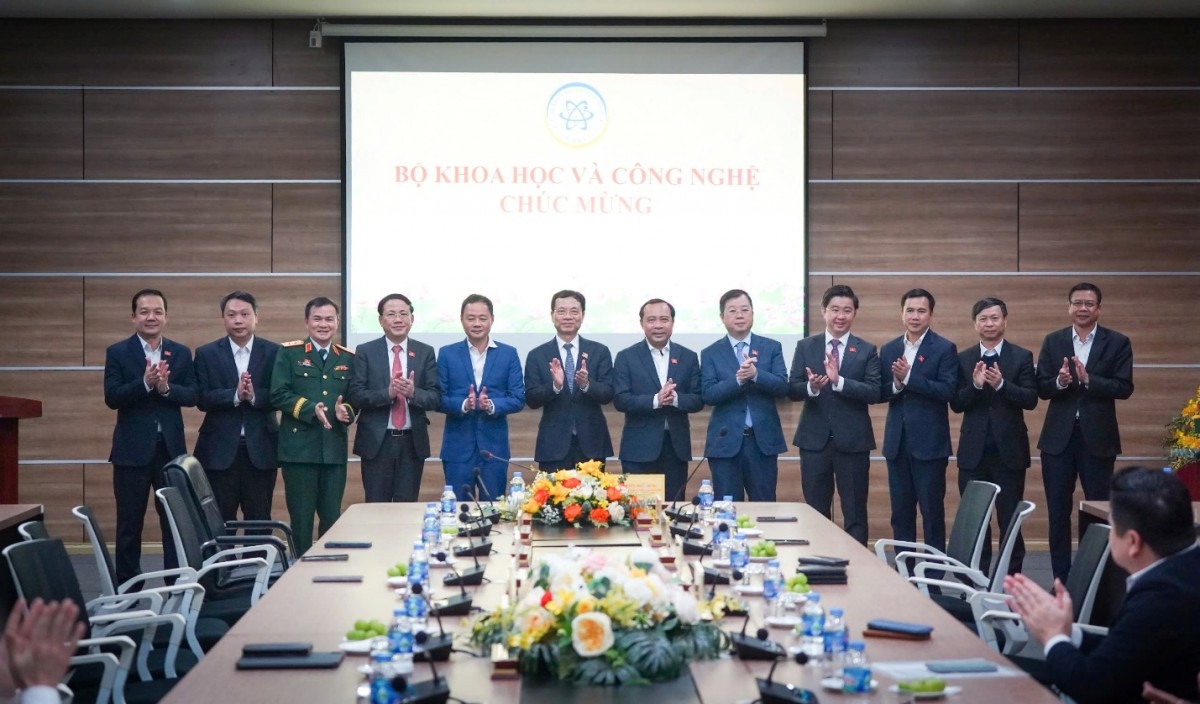 Bộ Khoa học và Công nghệ chúc mừng các đồng chí Ủy viên Trung ương Đảng trưởng thành từ ngành