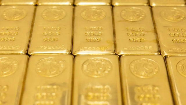 Giá vàng thế giới vượt mốc lịch sử 5.000 USD/ounce