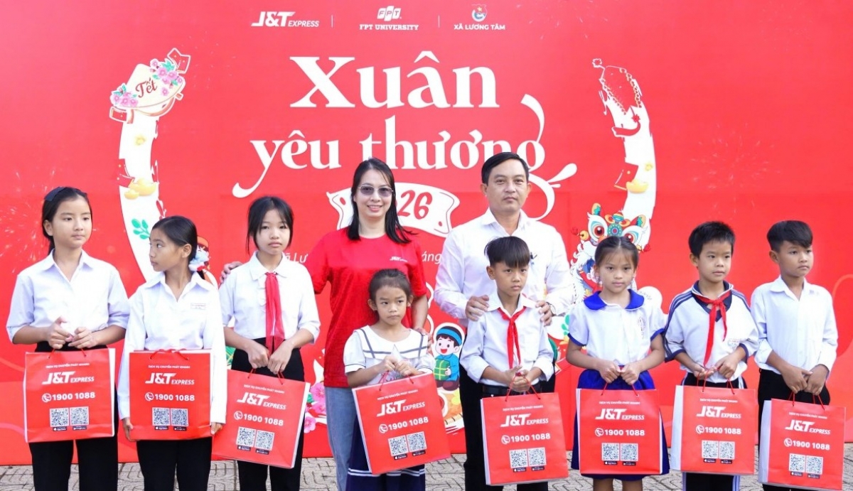 J&T Express cùng Trường Đại học FPT mang “Xuân Yêu Thương” đến người yếu thế tại Cần Thơ