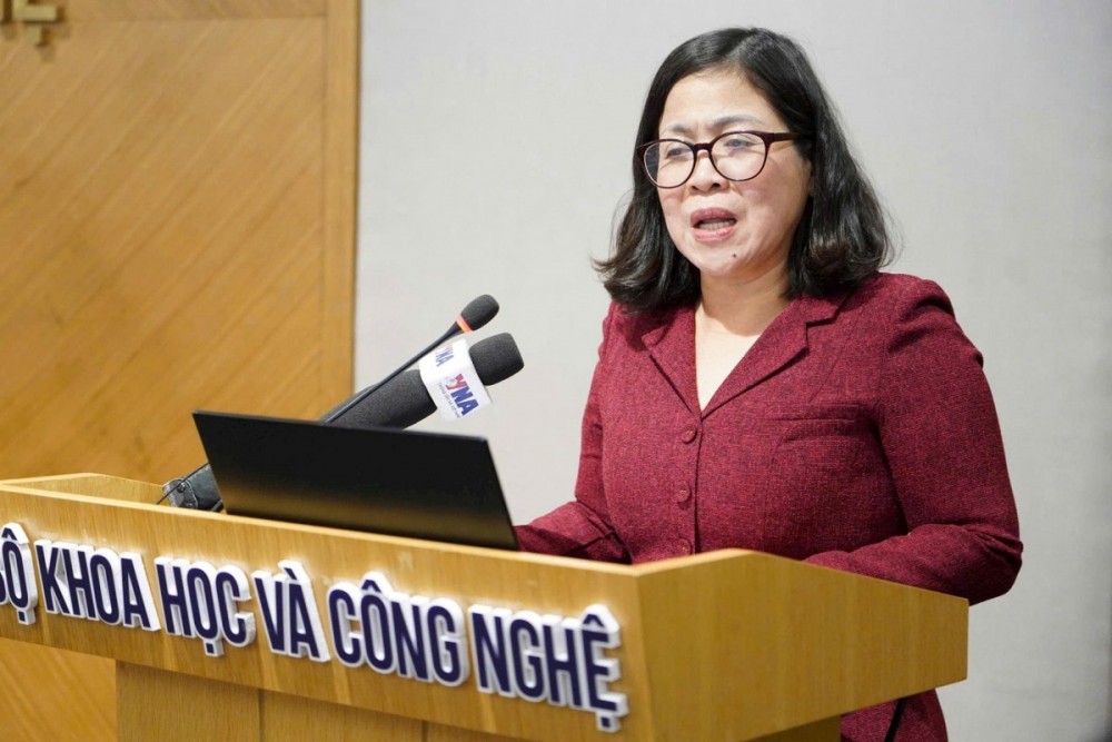 Bà Trần Thị Thu Hiền, Phó Giám đốc Trung tâm Internet Việt Nam cung cấp những thông tin về Thông tư số 48/2025/TT-BKHCN ngày 25/12/2025.