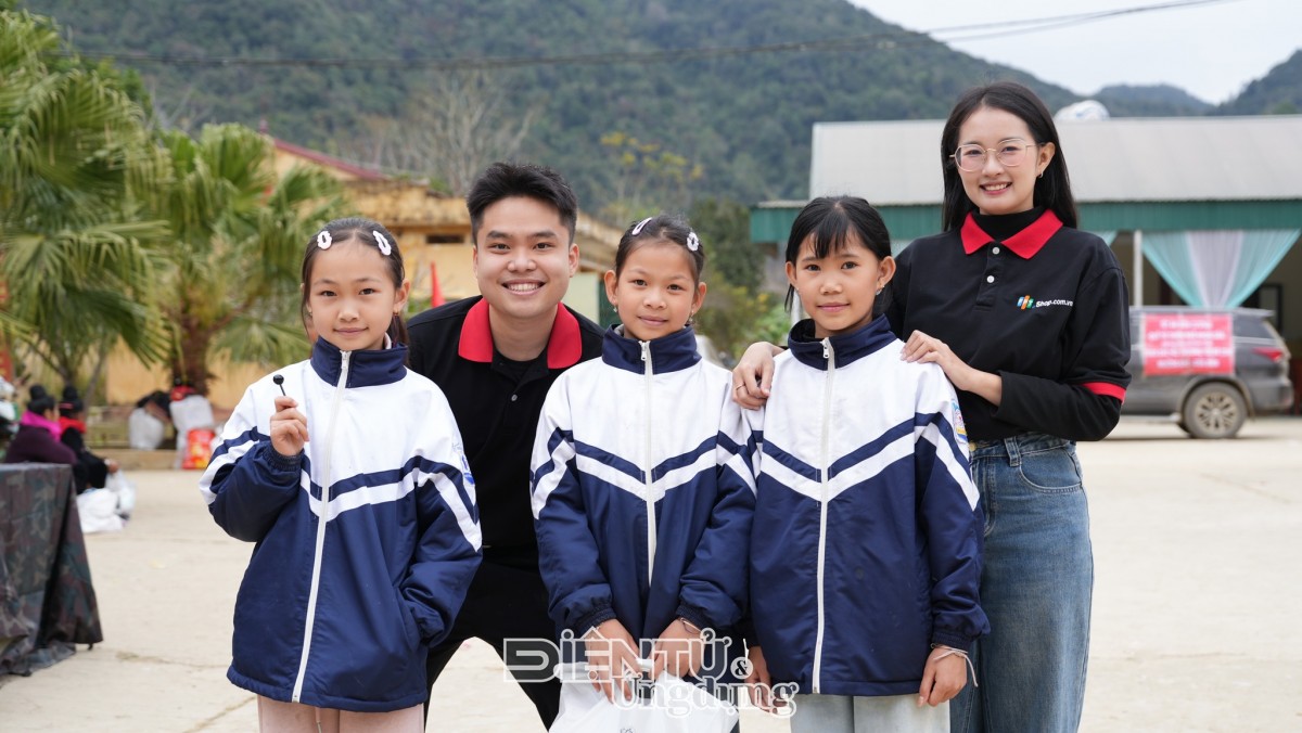 “Bật” Tết vùng biên