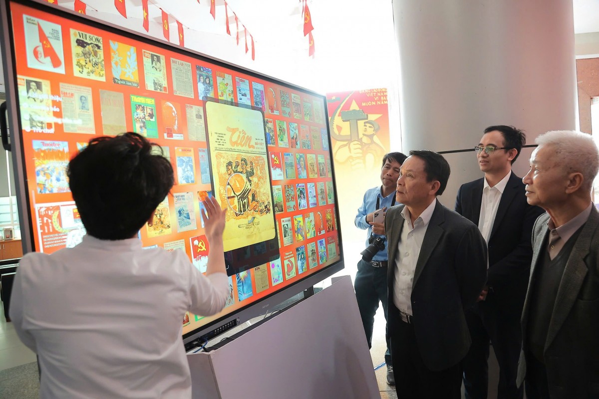 Hà Nội trưng bày hàng trăm bìa báo Xuân chào mừng Đại hội XIV của Đảng