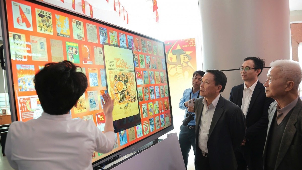 Hà Nội trưng bày hàng trăm bìa báo Xuân chào mừng Đại hội XIV của Đảng