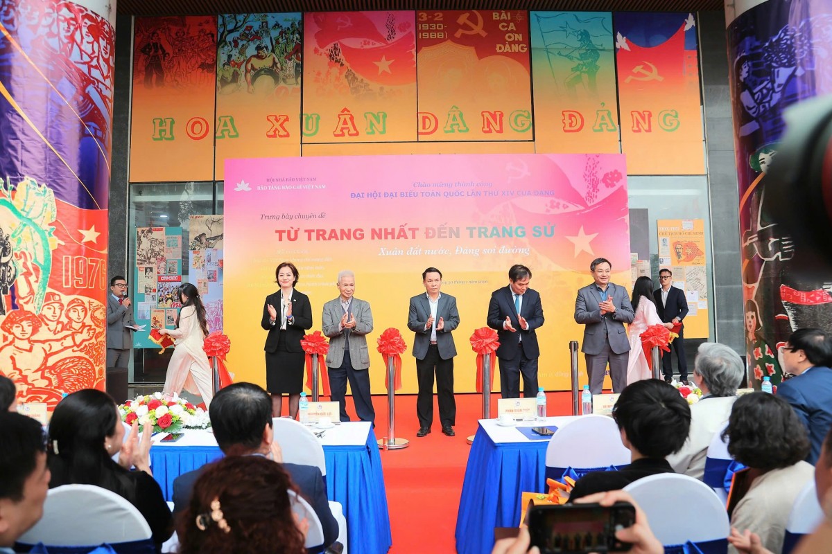 Hà Nội trưng bày hàng trăm bìa báo Xuân chào mừng Đại hội XIV của Đảng