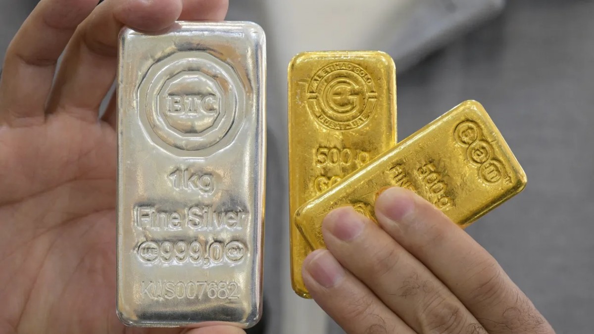 Giá vàng lao dốc 6%, bạc mất 12% sau cú đảo chiều chính sách Fed, đồng USD bật tăng Giá vàng lao dốc 6%, bạc mất 12% sau cú đảo chiều chính sách Fed, đồng USD bật tăng