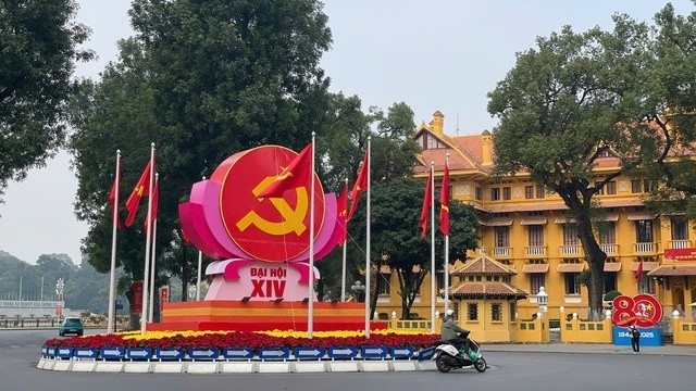 Vững bước dưới cờ Đảng