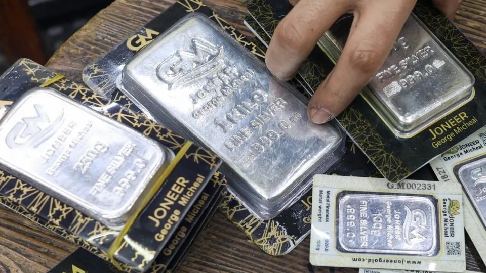 Cơn sốt bạc biến thị trường kim loại quý thành giao dịch meme