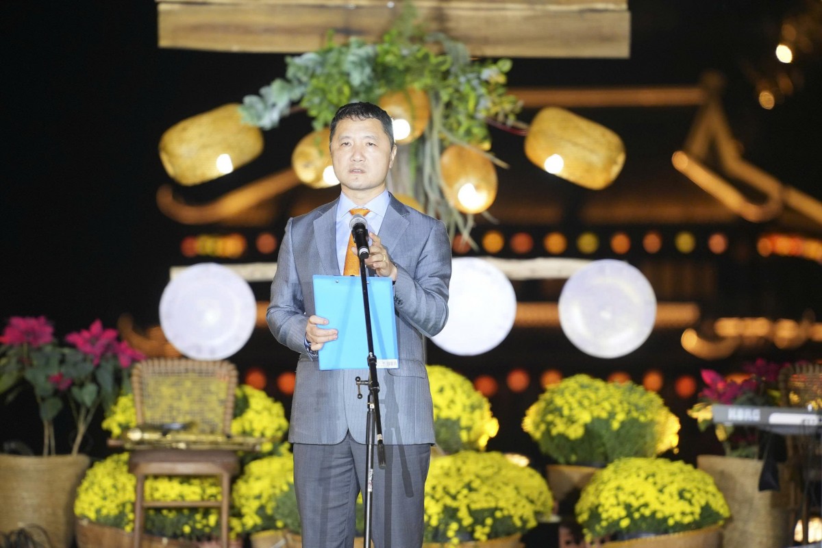 Hoàng Thùy Linh đắm chìm trong cảnh sắc tuyệt đẹp tại Ninh Bình