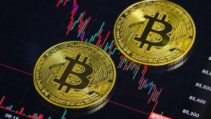 Bitcoin lao dốc 15%, thủng mốc 61.000 USD khi làn sóng bán tháo dâng cao
