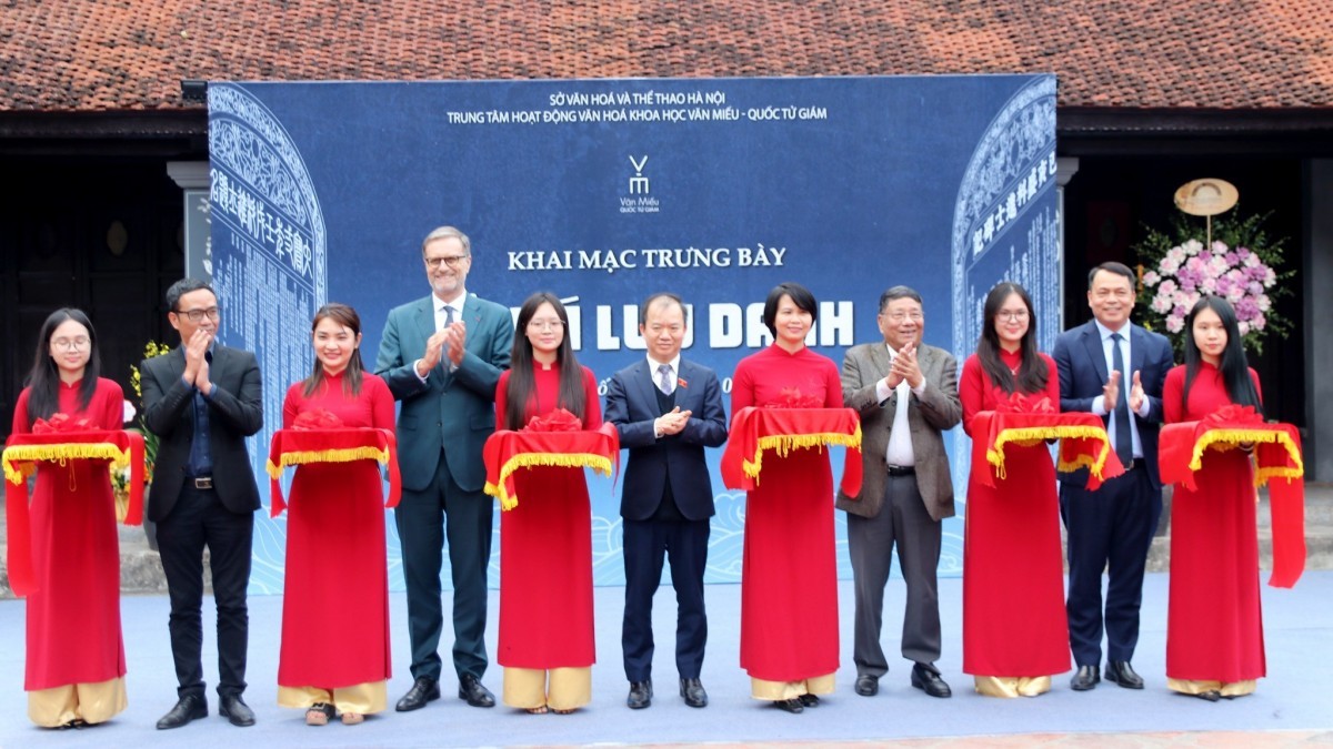Khai mạc trưng bày 