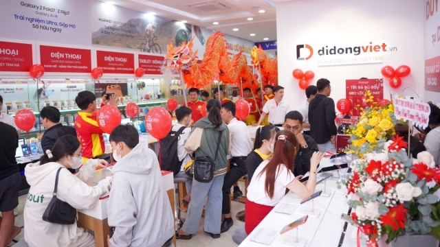 Di Động Việt khai trương trung tâm mua sắm công nghệ mới