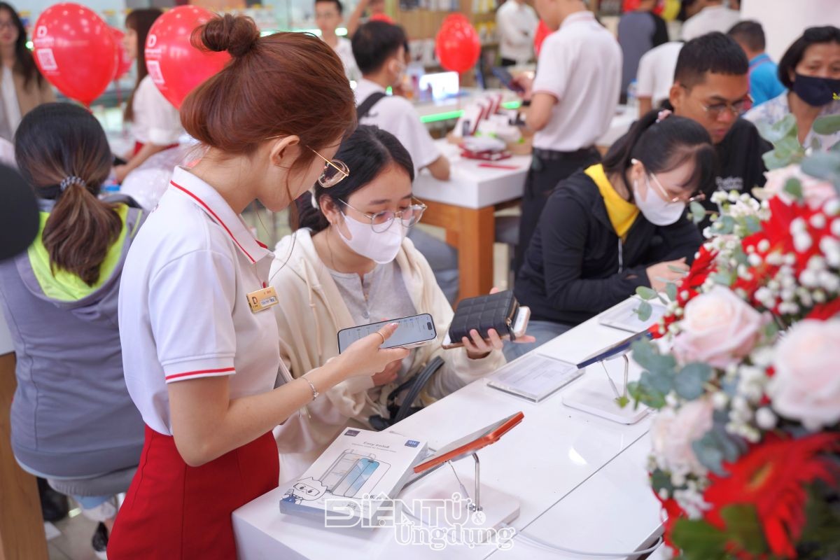 Di Động Việt khai trương trung tâm mua sắm công nghệ mới