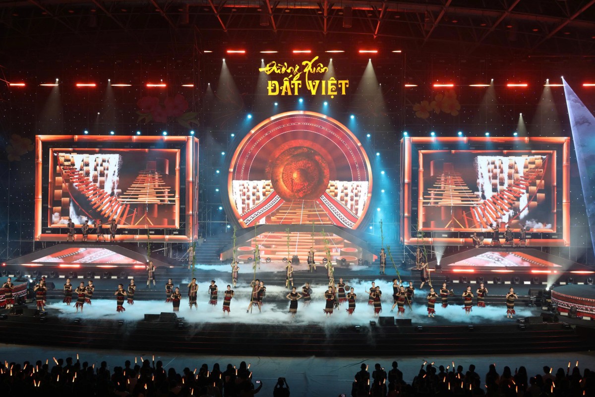 Hào khí mùa xuân hội tụ trong chương trình 'Đường xuân đất Việt 2026'