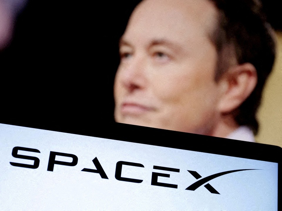 Elon Musk và đội ngũ SpaceX lùi mục tiêu chinh phục sao Hỏa để dồn nguồn lực xây dựng thành phố trên Mặt Trăng.