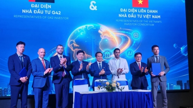 Tập đoàn FPT, Việt Thái Group và G42 thỏa thuận hợp tác chiến lược