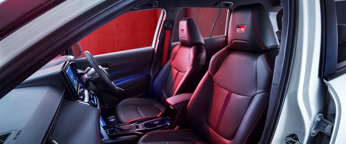 Nội thất bên trong Toyota Corolla Cross HEV GR Sport 2026. Nguồn ảnh: Toyota