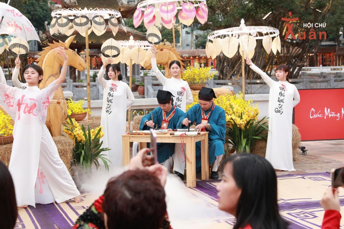 Khai mạc Hội chữ Xuân Bính Ngọ 2026 tại Văn Miếu - Quốc Tử Giám