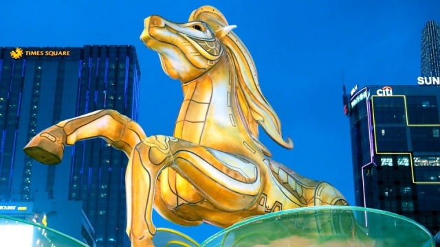 Linh vật ngựa cao 11m kết hợp truyền thuyết Thánh Gióng và công nghệ mapping